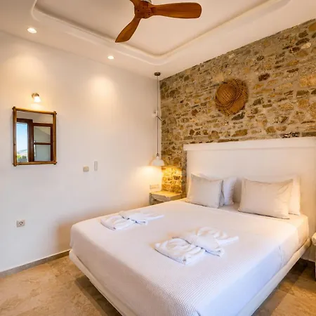 Thea Naxos